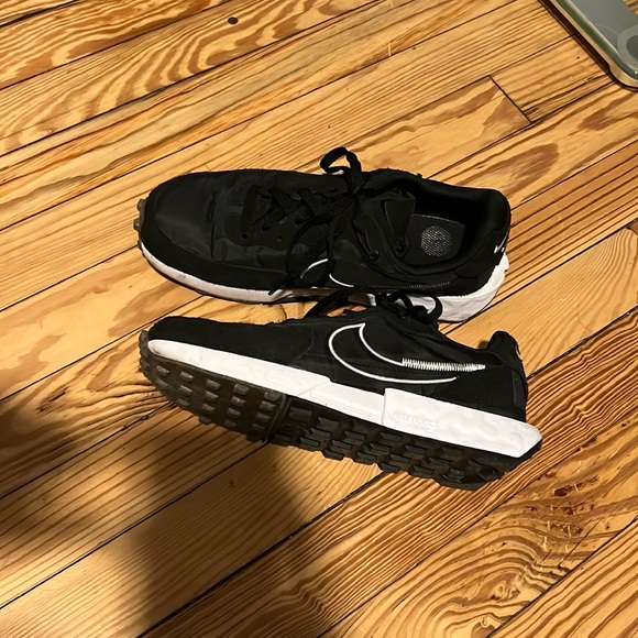 NIKE REACT - Picture 1 of 3